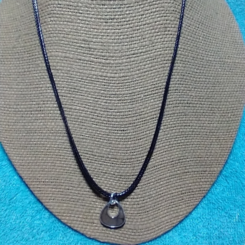 Silvertone faux abalone necklace - Picture 2 of 5